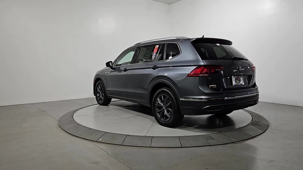 Used 2022 Volkswagen Tiguan SE AWD/4WD image 3