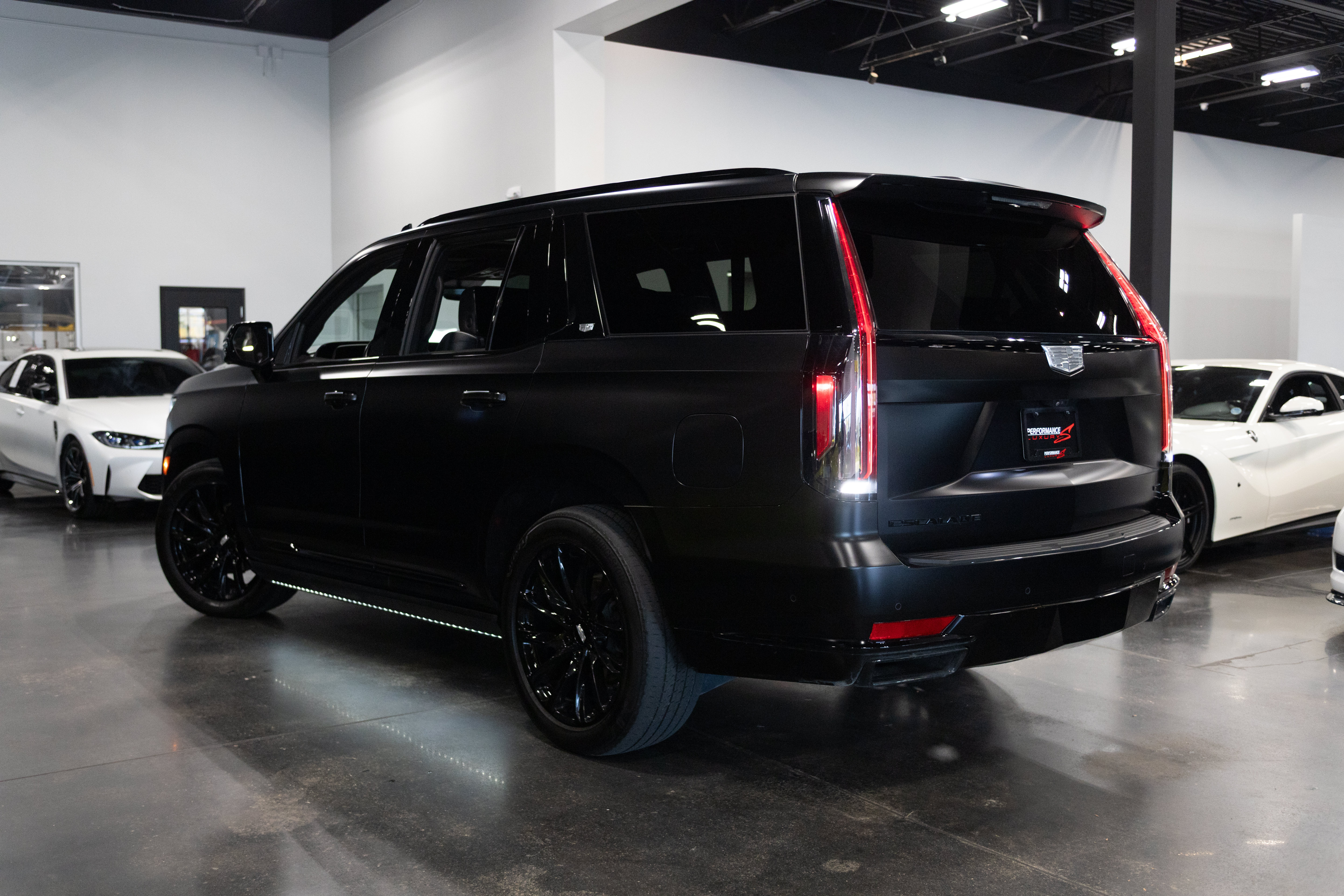 Used 2024 Cadillac Escalade Sport Platinum w/ LPO, ONYX Package AWD/4WD image 4
