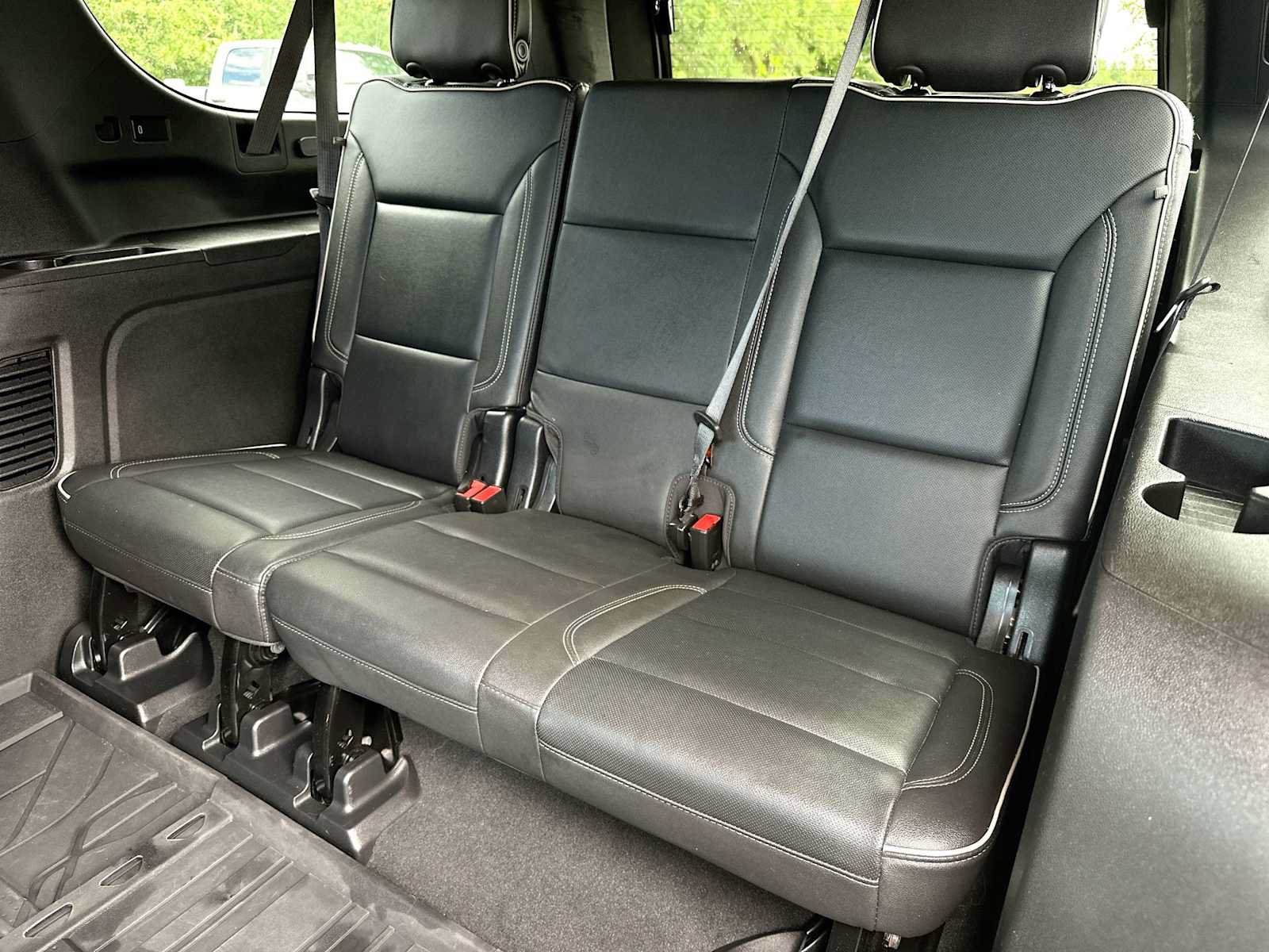 Used 2022 Chevrolet Suburban Premier AWD/4WD image 24