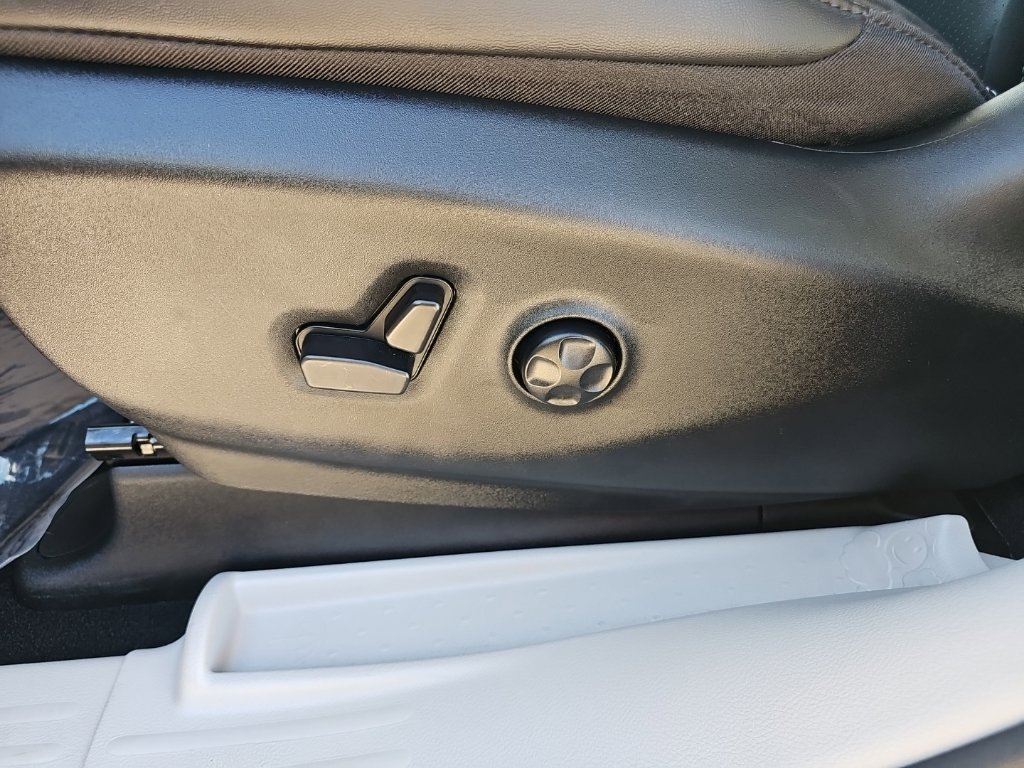 Certified 2024 Chrysler Pacifica Touring-L FWD image 29