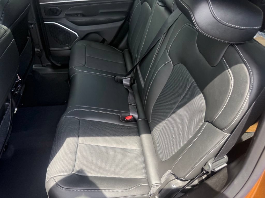 New 2026 Jeep Grand Cherokee Limited AWD/4WD image 33