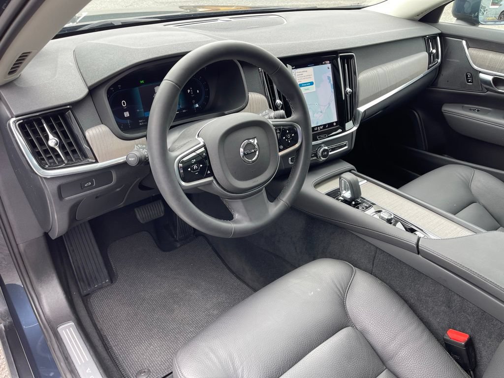 Used 2025 Volvo V90 B6 Cross Country Plus w/ Protection Package Premier AWD/4WD image 18