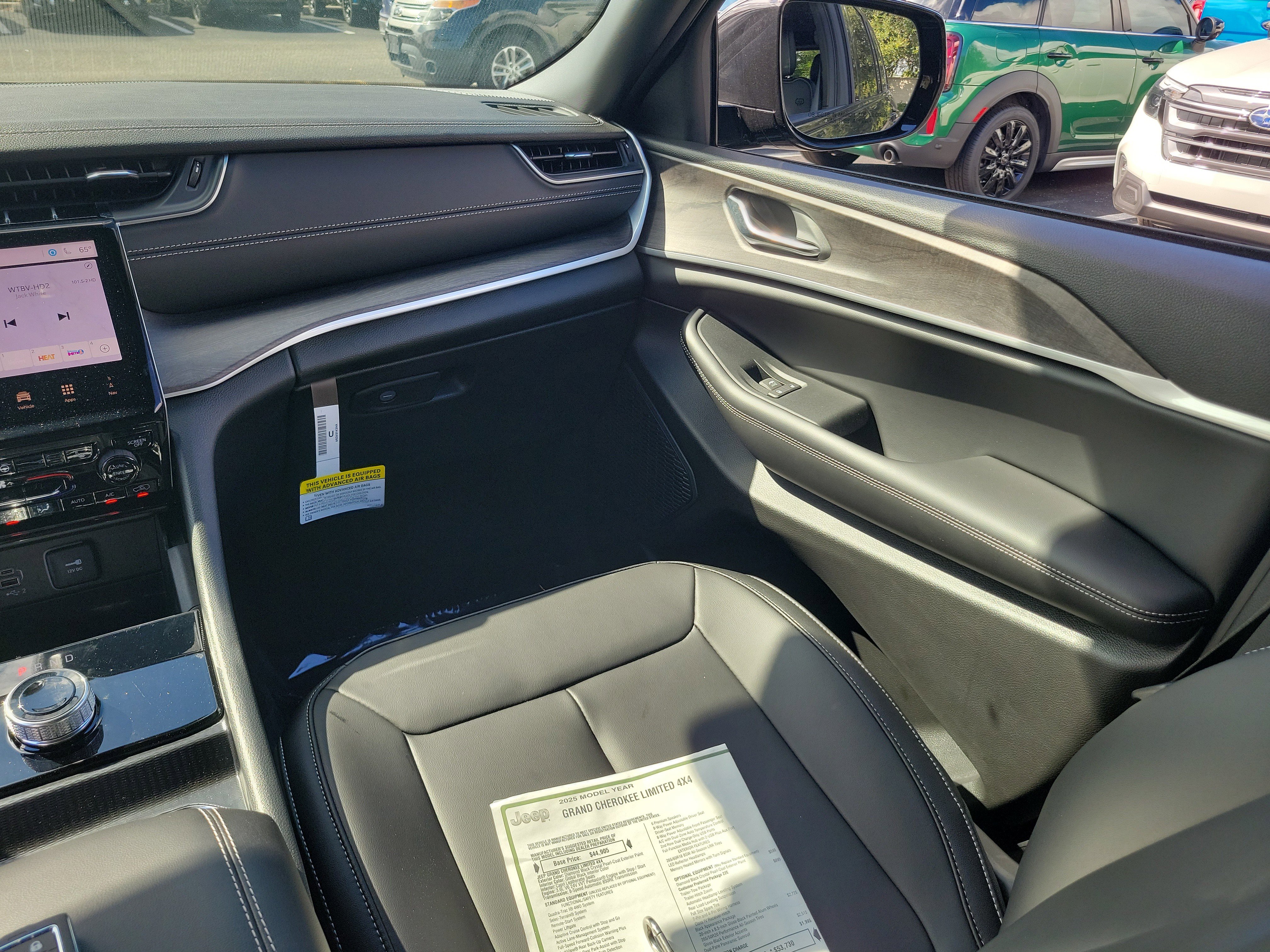 New 2025 Jeep Grand Cherokee Limited w/ Black Appearance Package image 9