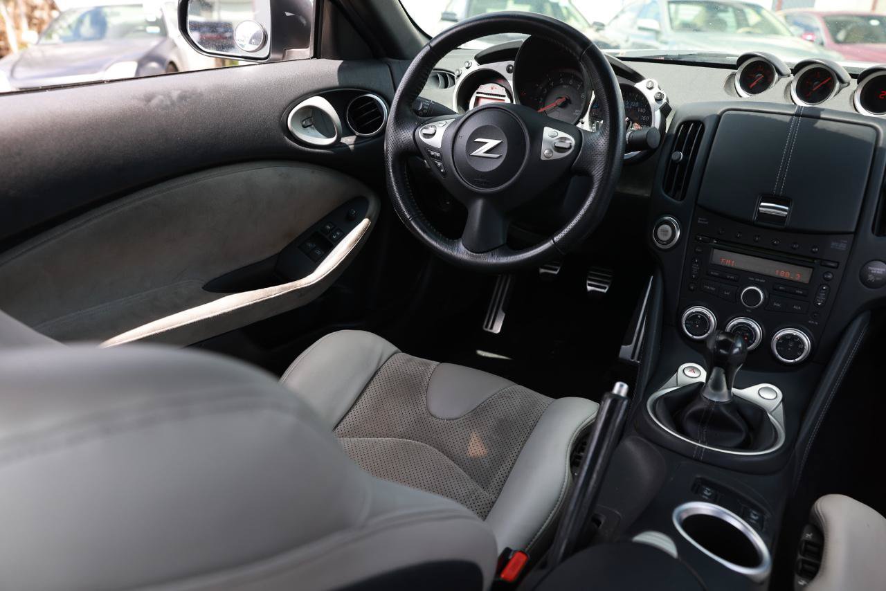 Used 2009 Nissan 370Z Touring RWD image 14