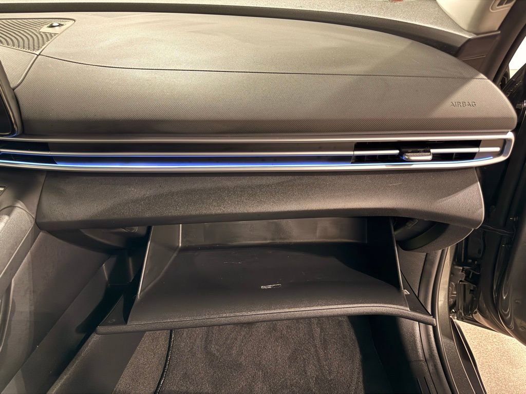 Used 2024 Hyundai Elantra Limited image 31