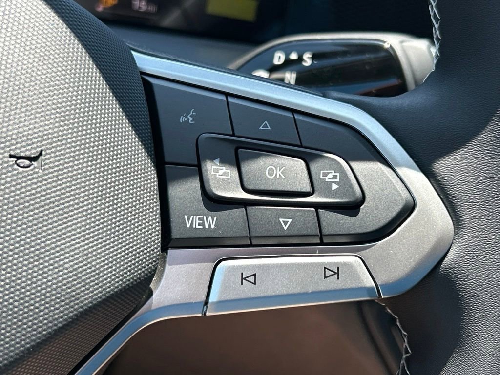 New 2026 Volkswagen Tiguan SE FWD image 28