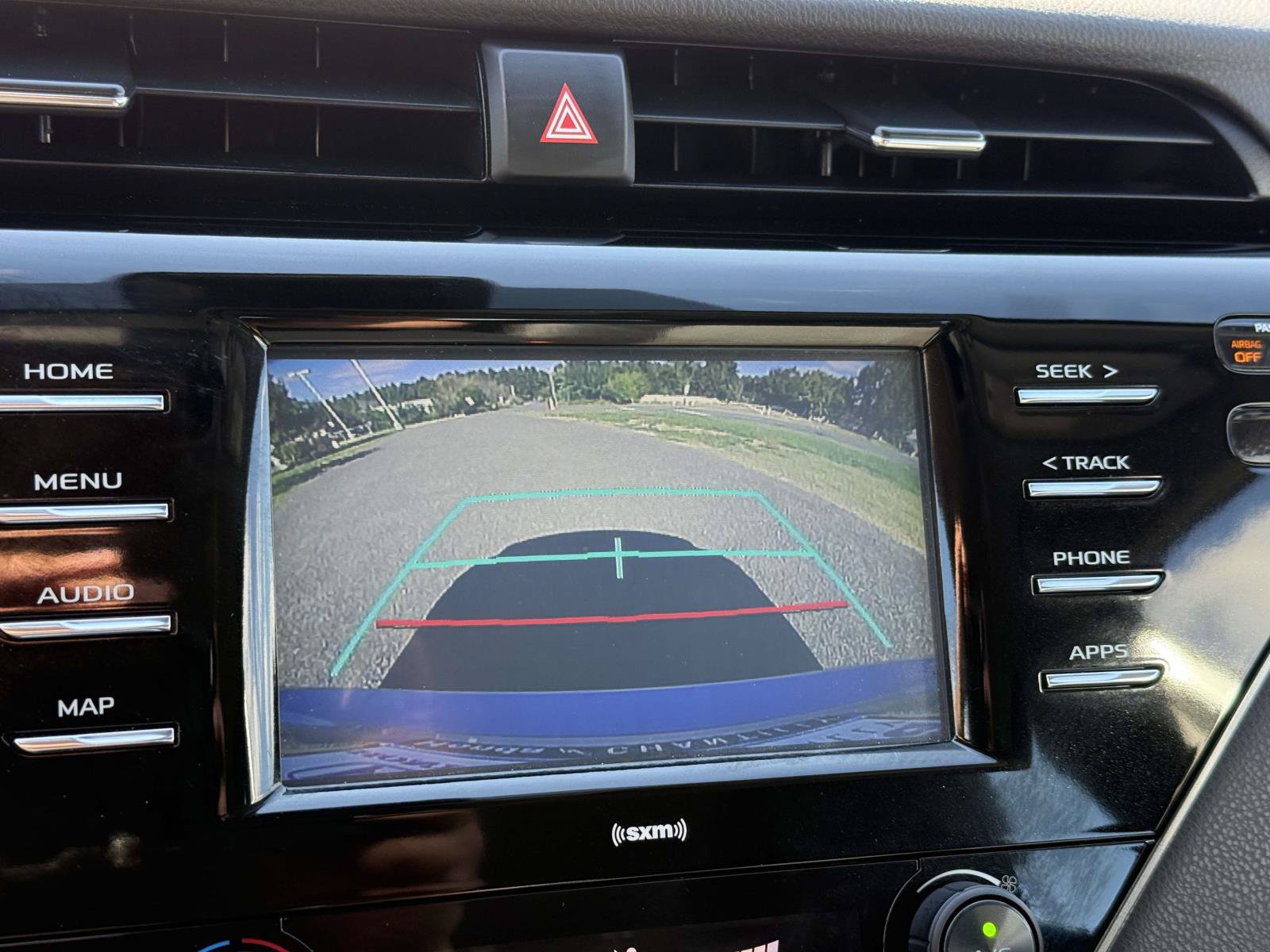 Used 2020 Toyota Camry SE FWD image 11