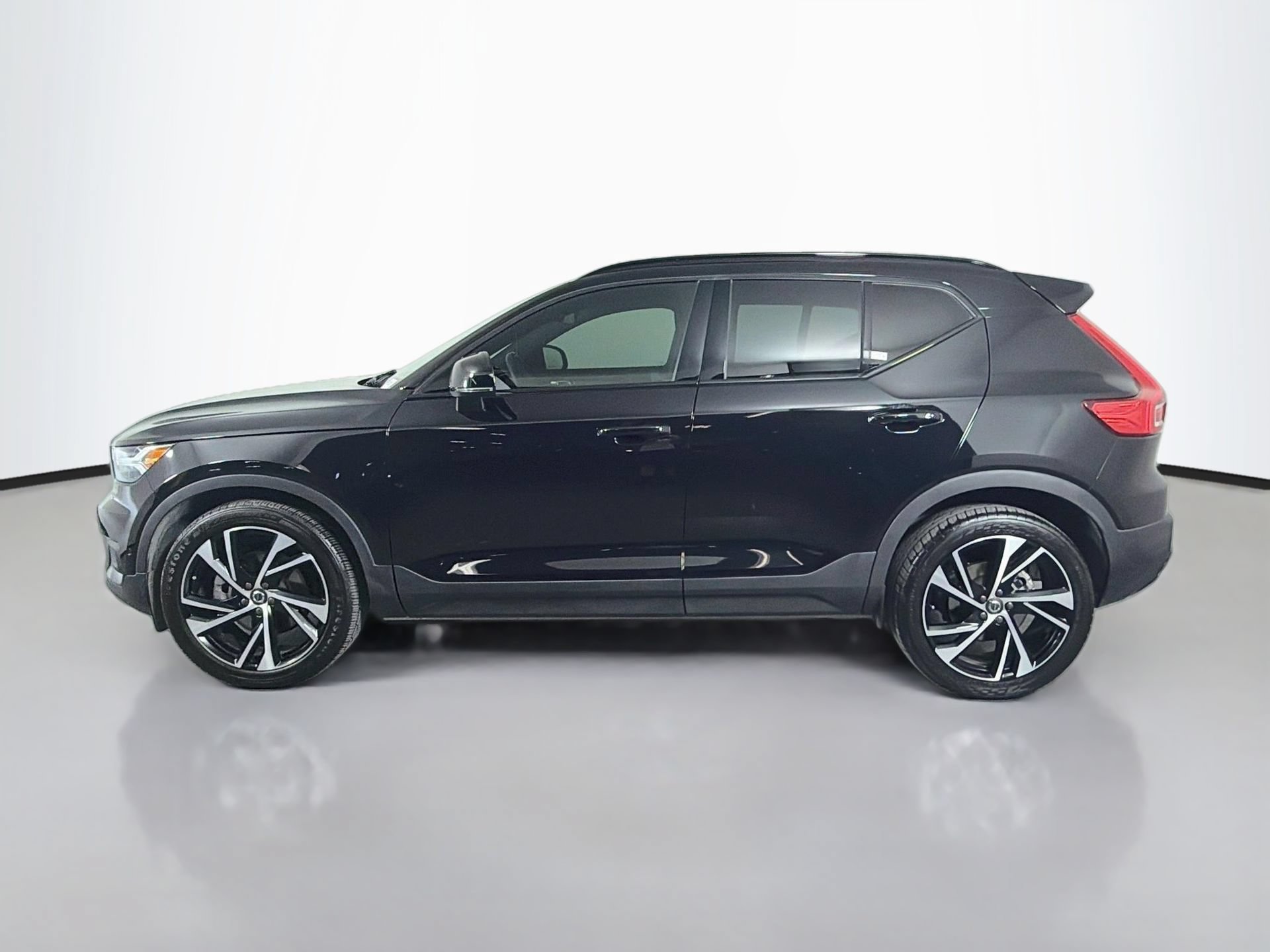 Used 2021 Volvo XC40 T5 R-Design w/ Advanced Package AWD/4WD image 9