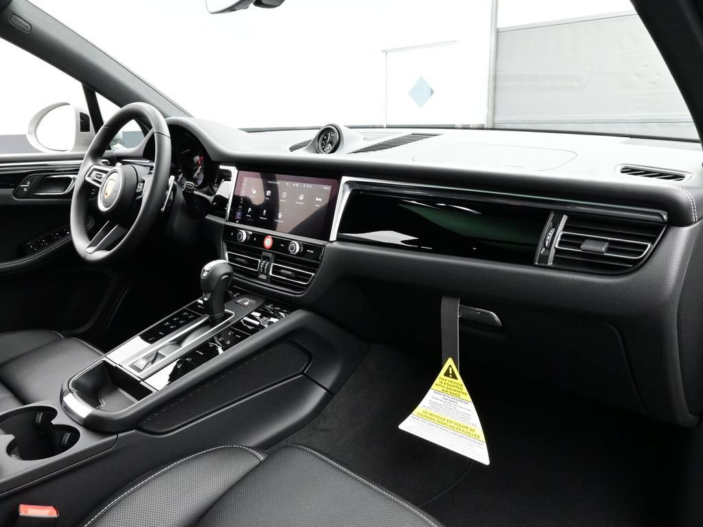 Certified 2026 Porsche Macan AWD/4WD image 19
