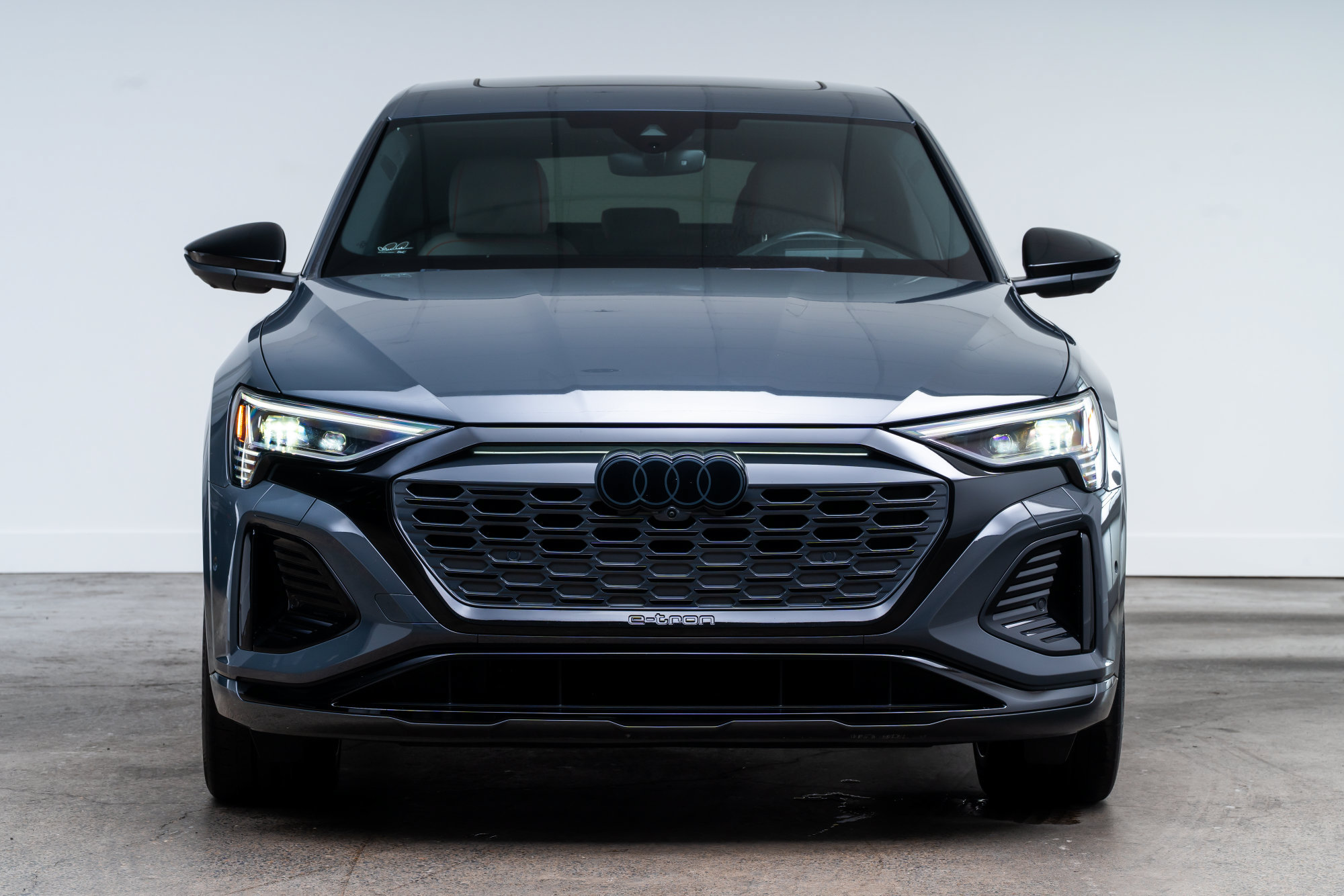 Used 2024 Audi Q8 e-tron Prestige w/ Prestige Package AWD/4WD image 2