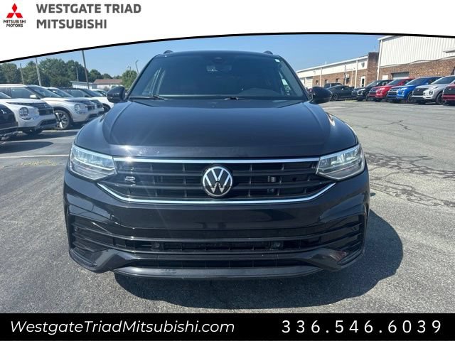 Used 2022 Volkswagen Tiguan SE R-Line FWD image 2