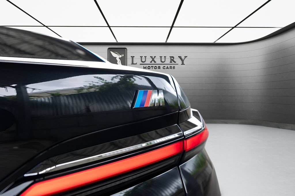 Used 2024 BMW 740i xDrive w/ Premium Package AWD/4WD image 19