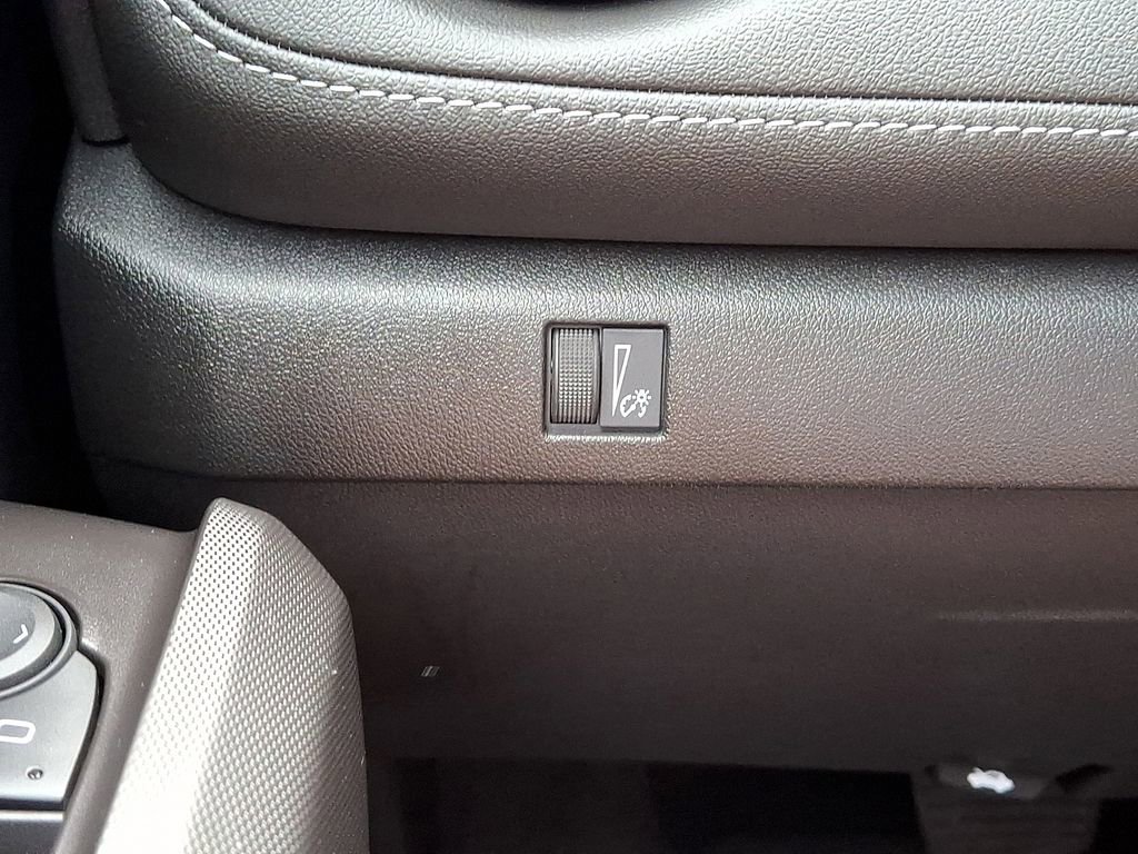 Used 2024 Chevrolet Colorado LT image 21