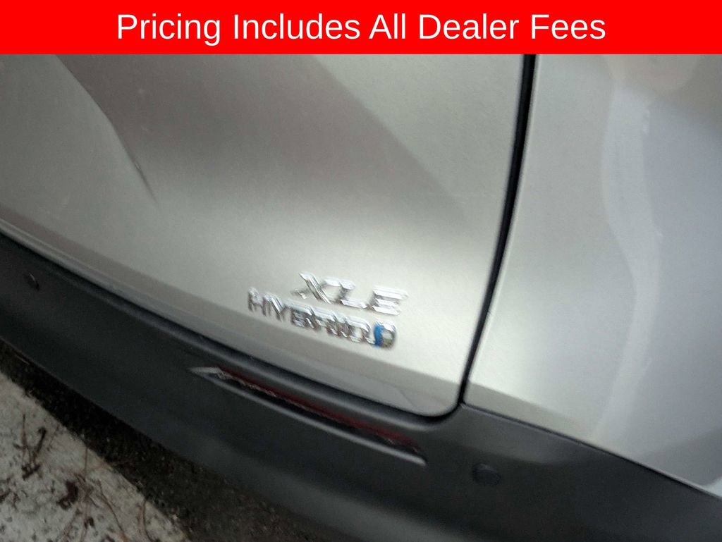 Used 2024 Toyota Sienna XLE FWD image 7