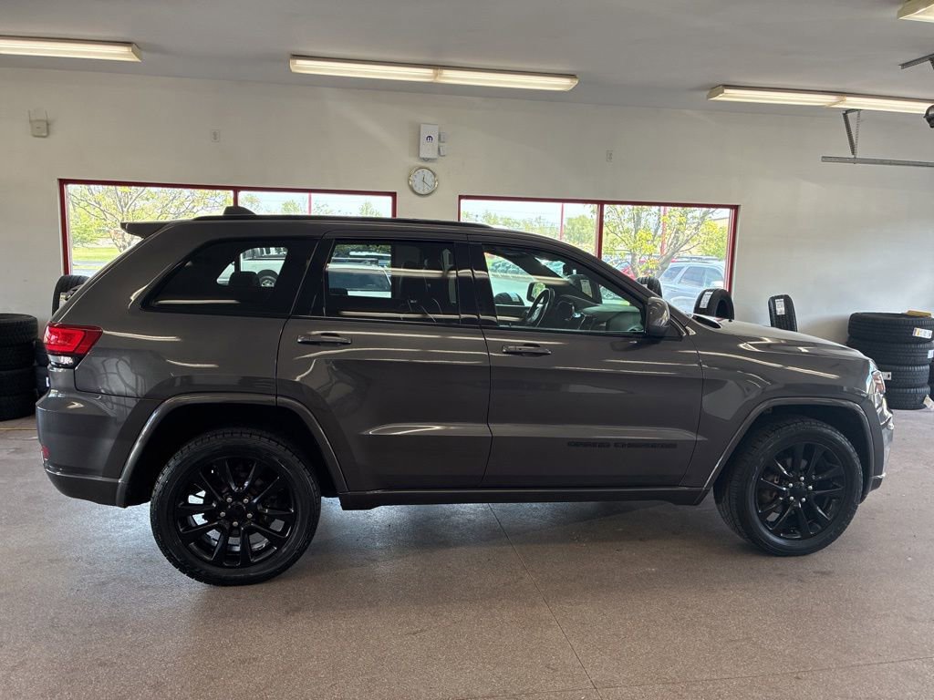 Used 2020 Jeep Grand Cherokee Altitude AWD/4WD image 28