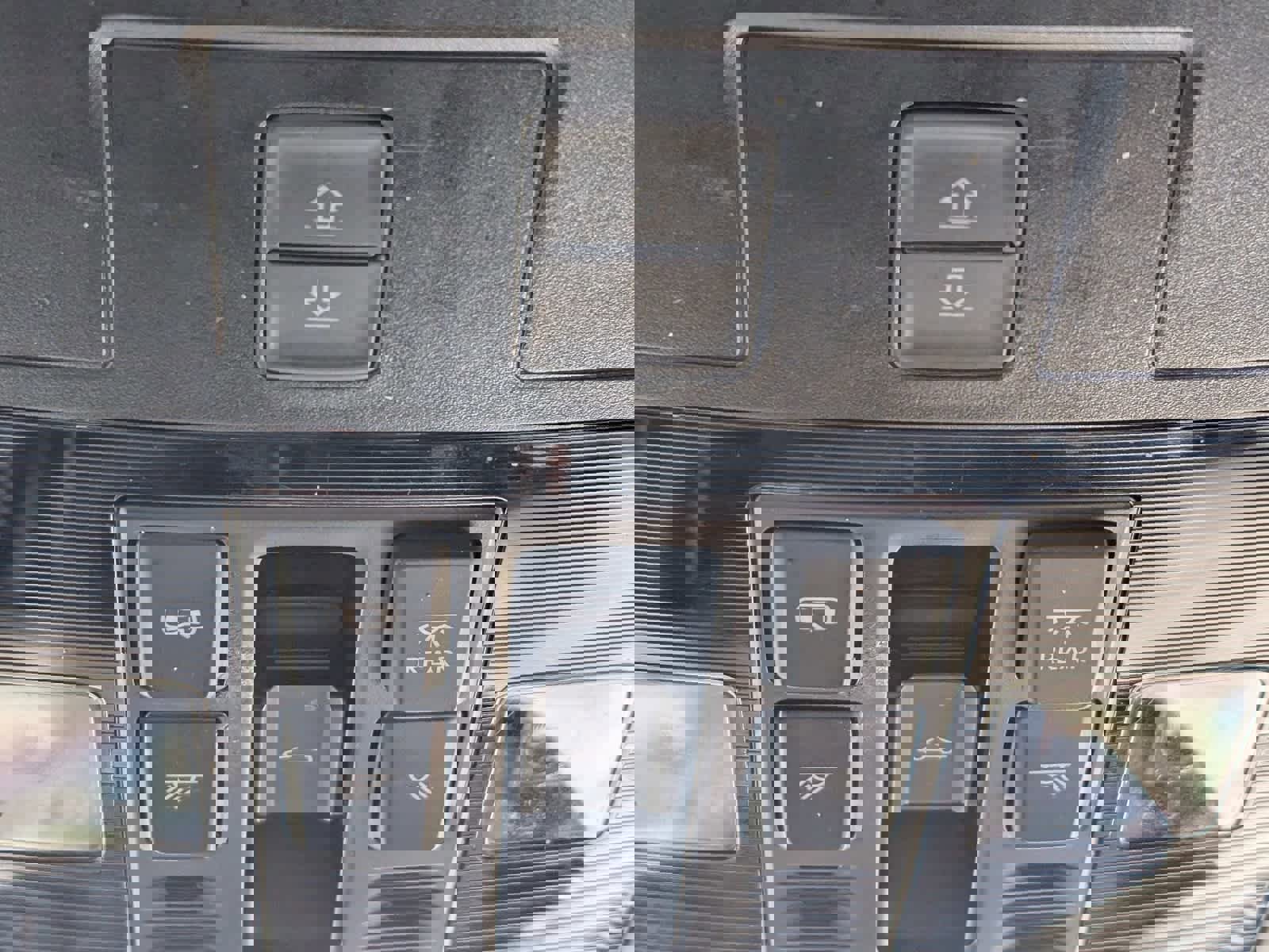 Used 2021 Volkswagen Tiguan SE R-Line image 30