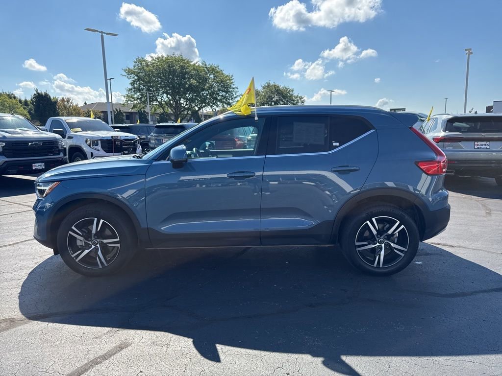 Used 2024 Volvo XC40 B5 Core image 7