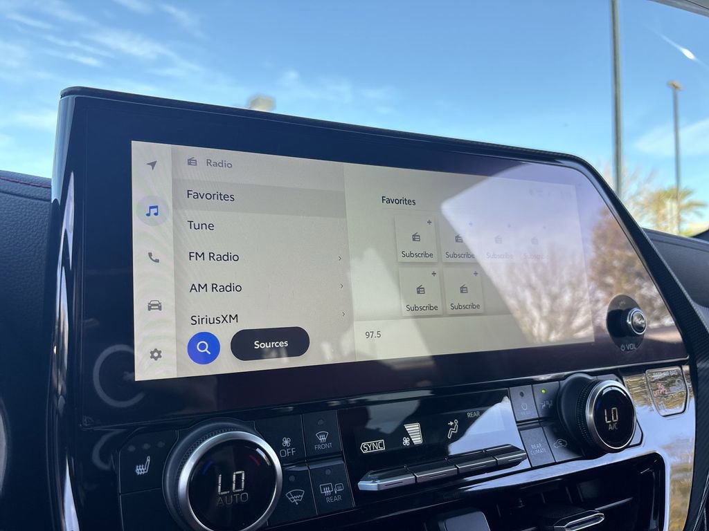 Used 2023 Toyota Highlander XSE image 13