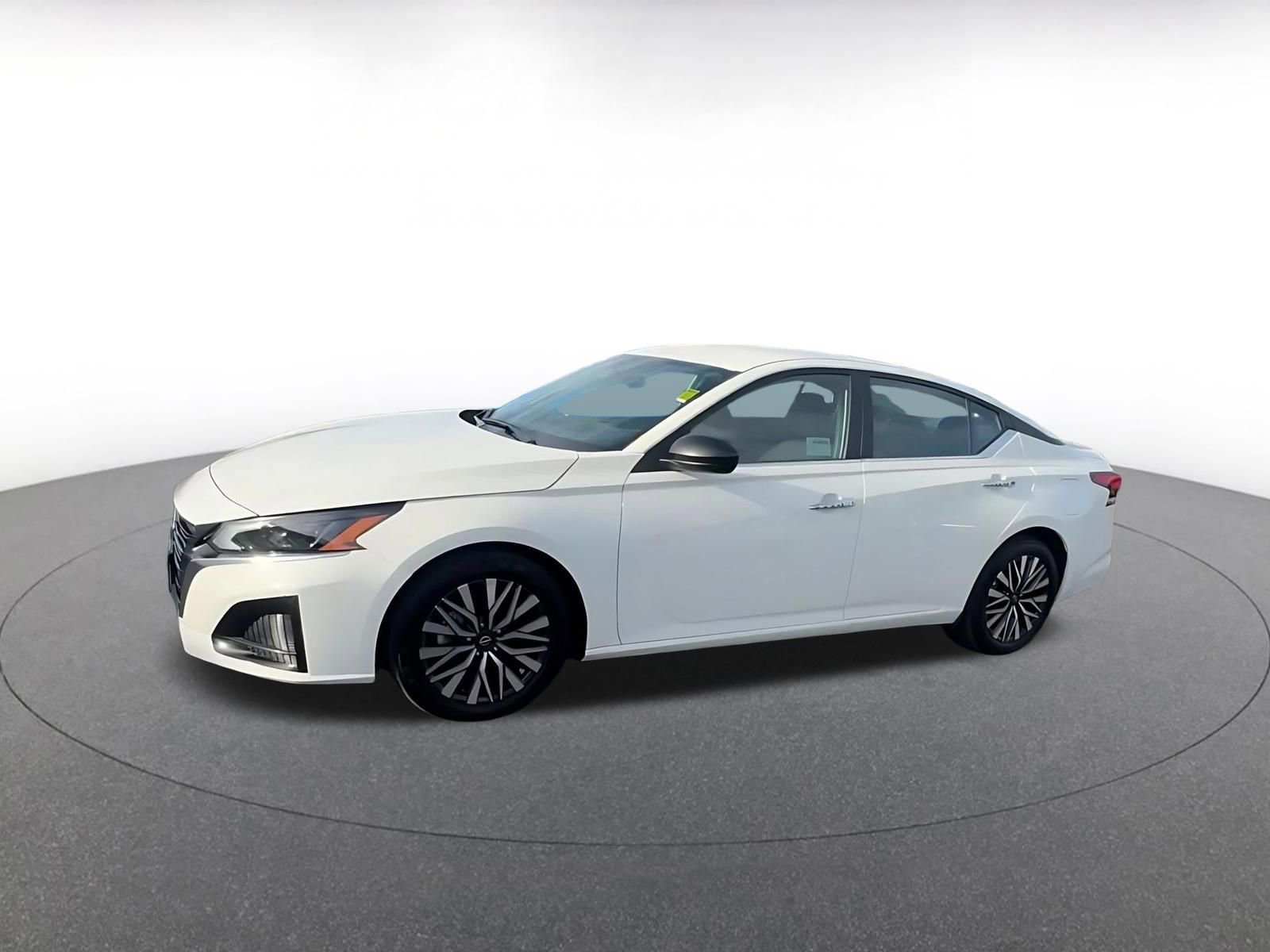 Used 2025 Nissan Altima 2.5 SV image 8