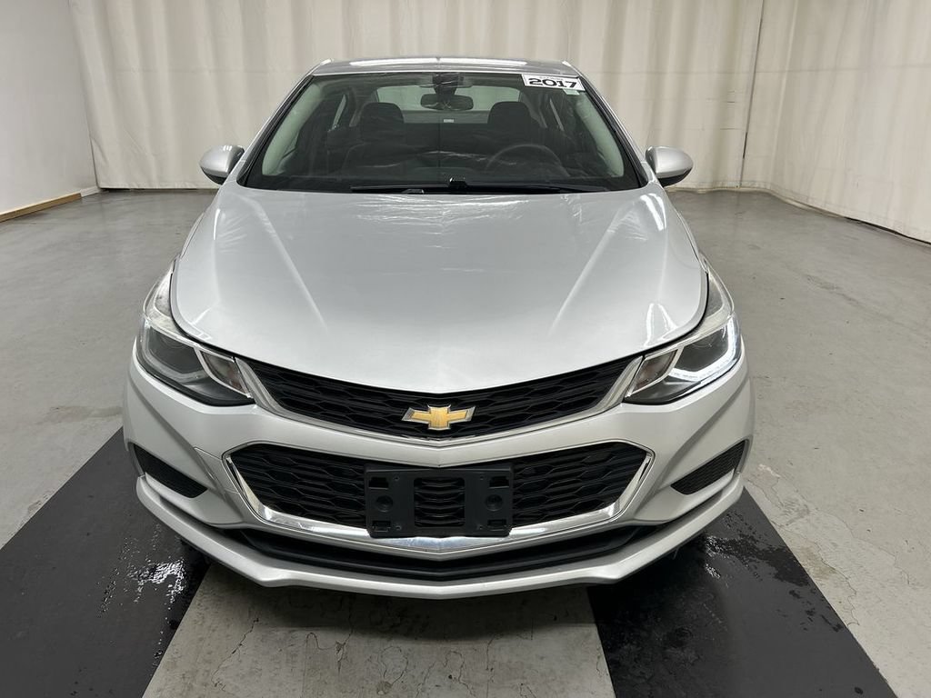 Used 2017 Chevrolet Cruze LT FWD image 3