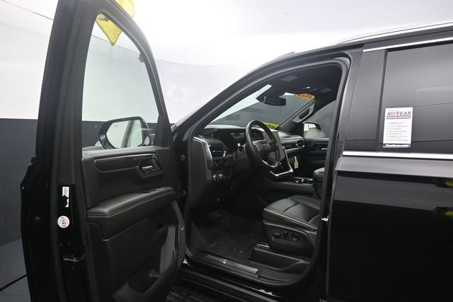 Used 2025 GMC Yukon Elevation w/ LPO, Elevation Black Package AWD/4WD image 11