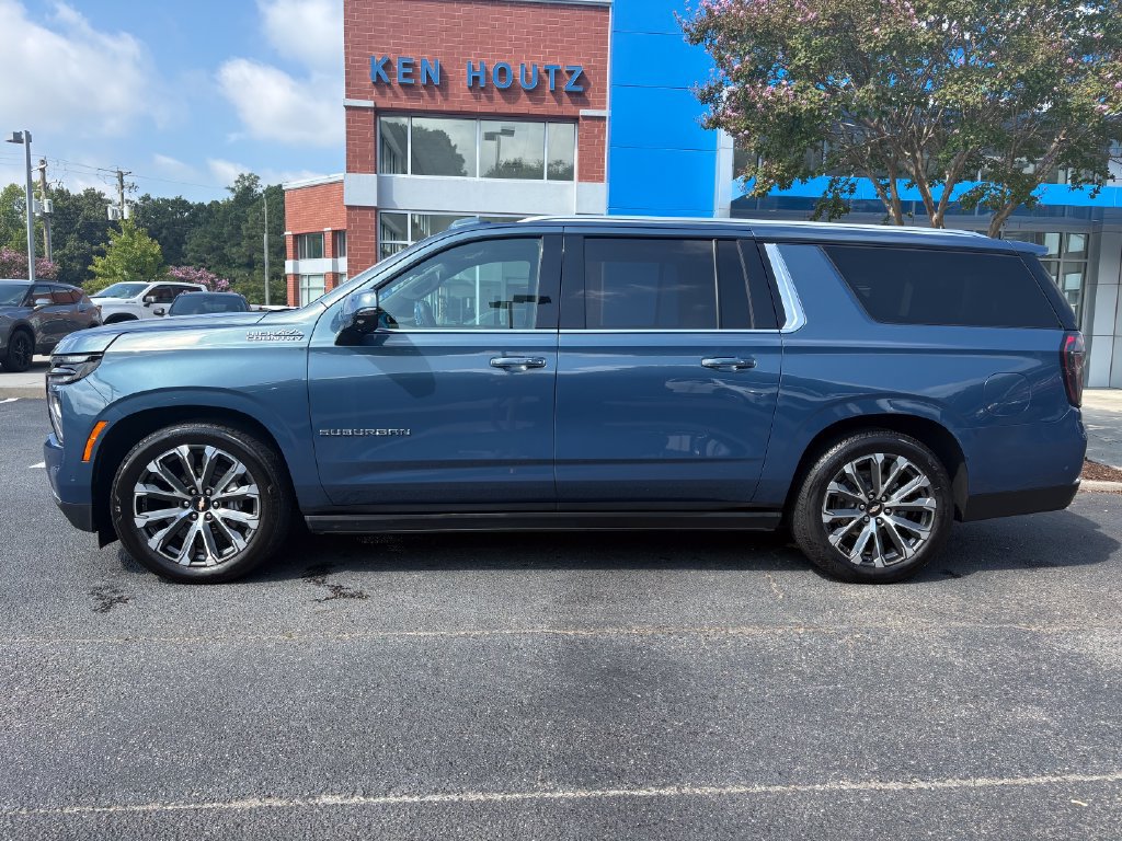 Used 2026 Chevrolet Suburban High Country AWD/4WD image 2