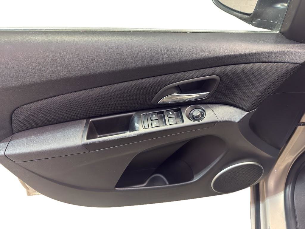 Used 2011 Chevrolet Cruze LT image 13