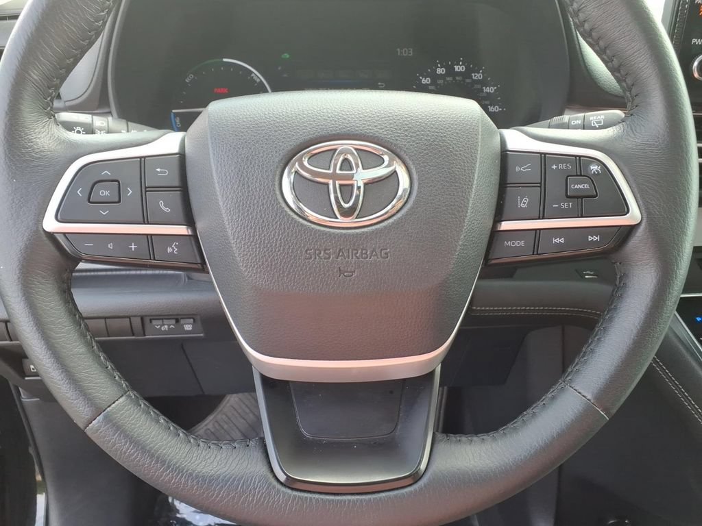 Used 2025 Toyota Sienna XLE FWD image 12