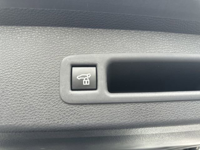 Used 2025 Toyota Sienna XLE w/ XLE Plus Package image 24