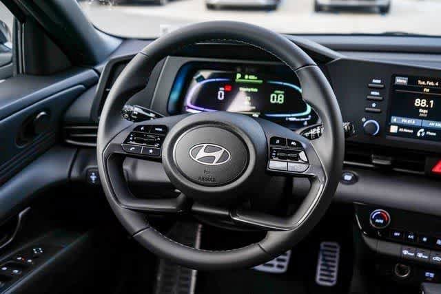 Certified 2025 Hyundai Elantra Sport FWD image 21