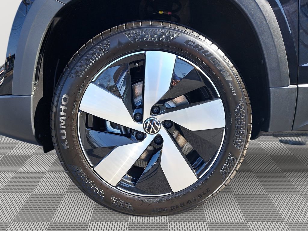 New 2025 Volkswagen Taos S image 10