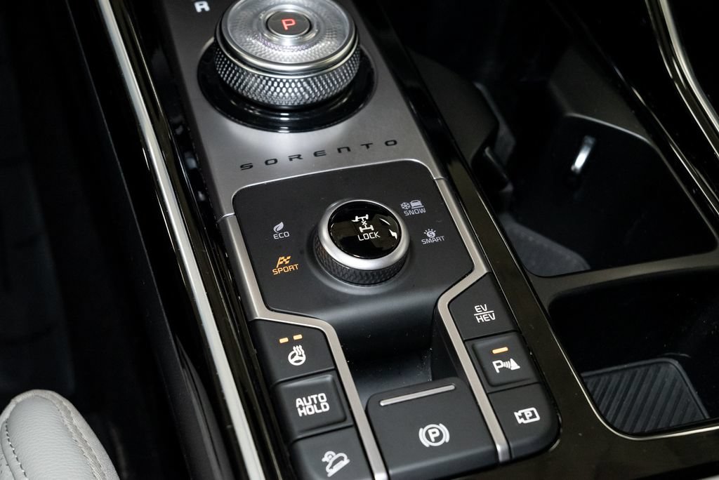 Certified 2025 Kia Sorento SX Prestige AWD/4WD image 23