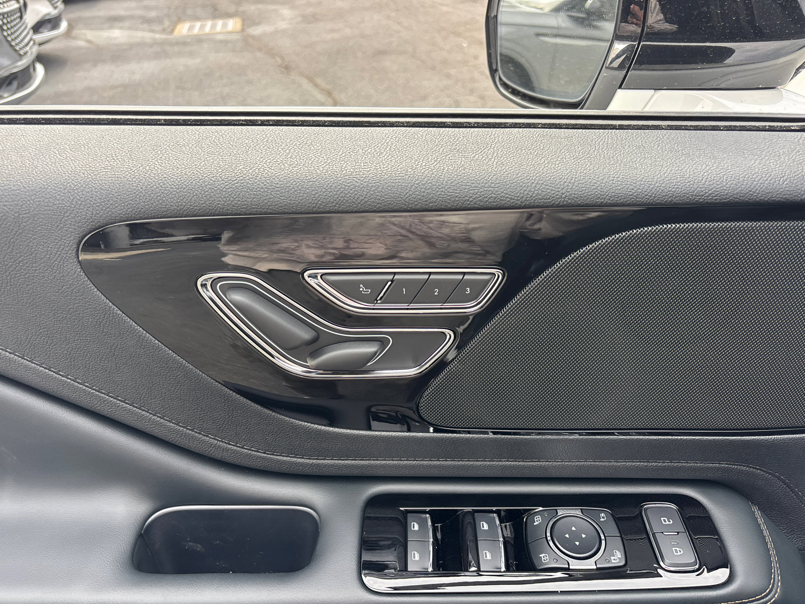 New 2026 Lincoln Aviator AWD image 12