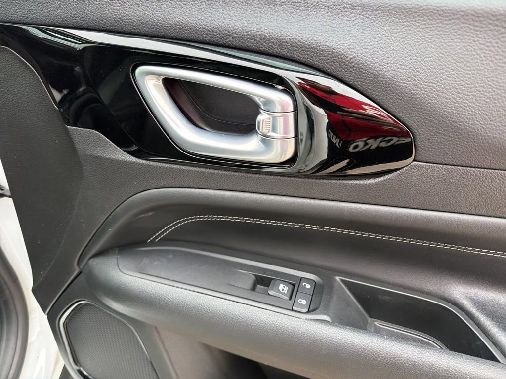 Used 2022 Jeep Compass Altitude image 29