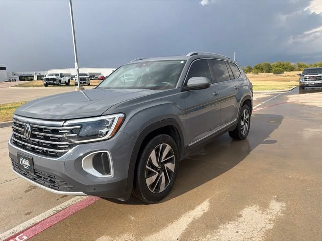 Used 2025 Volkswagen Atlas SEL AWD/4WD image 2