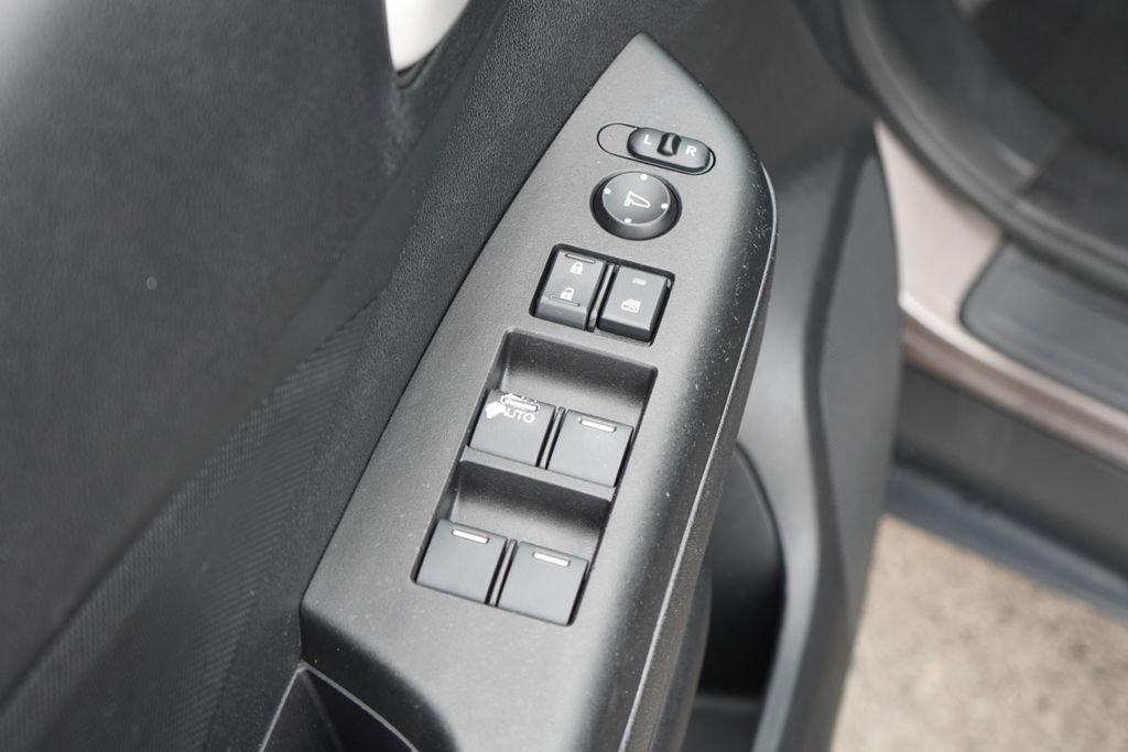 Used 2015 Honda CR-V LX image 16