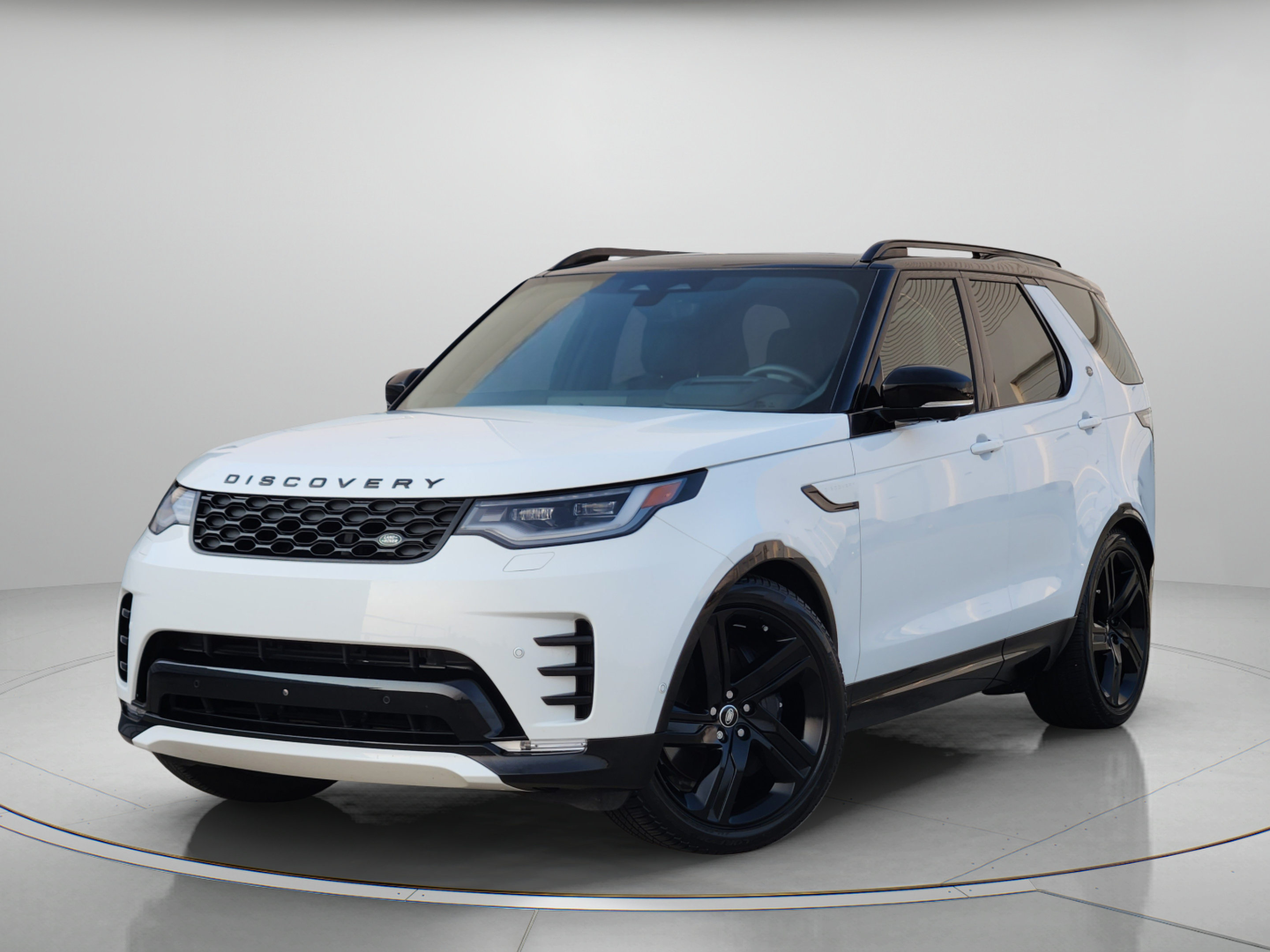 Certified 2025 Land Rover Discovery Dynamic SE AWD/4WD image 1