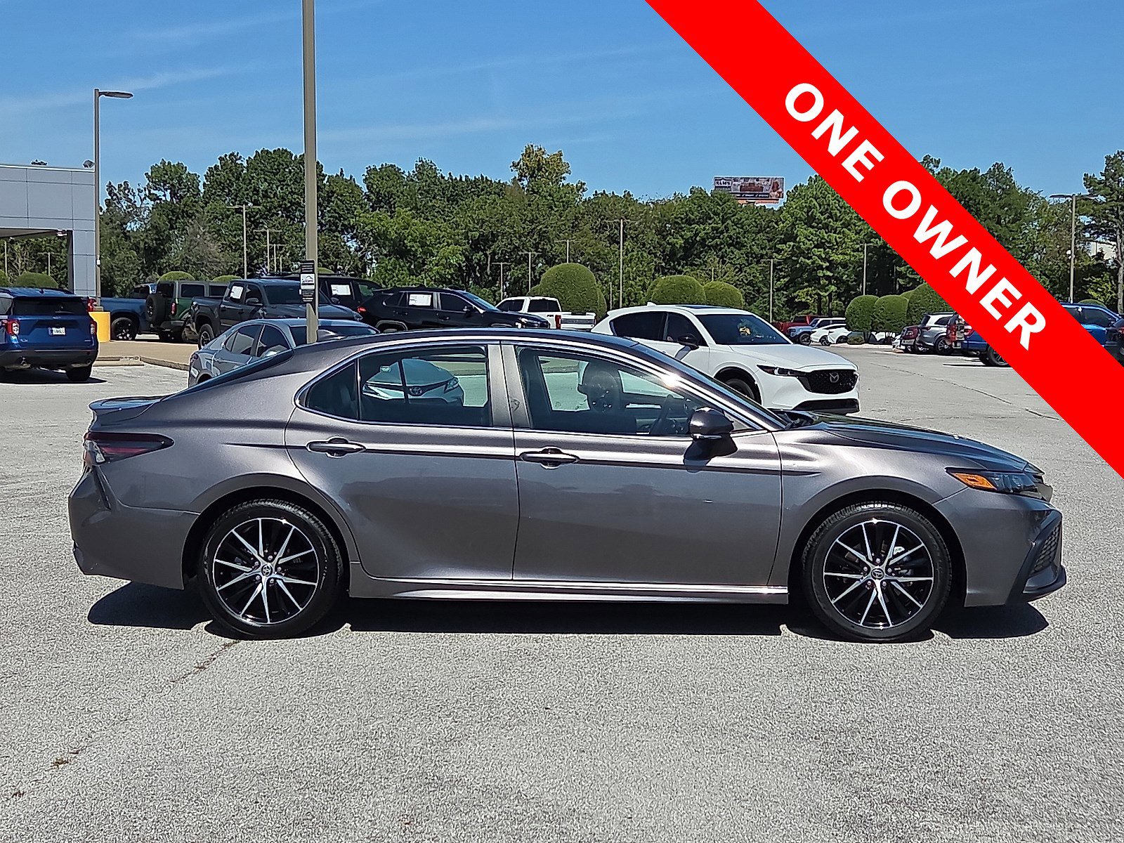 Used 2024 Toyota Camry SE image 6