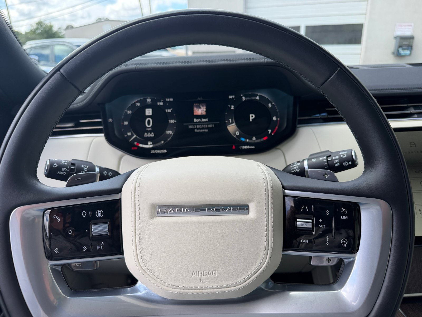 Used 2025 Land Rover Range Rover SE AWD/4WD image 22