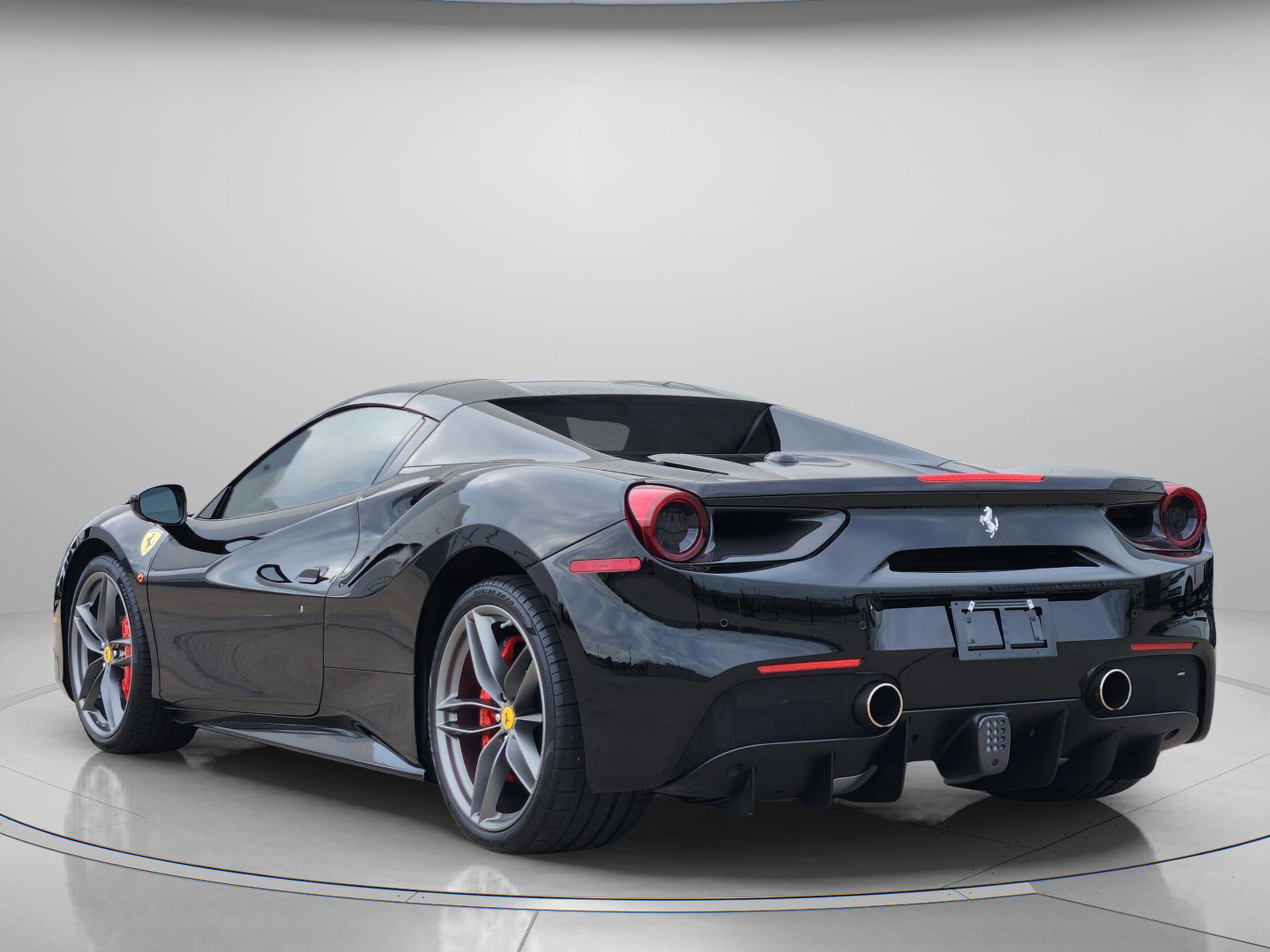 Used 2017 Ferrari 488 Spider image 3
