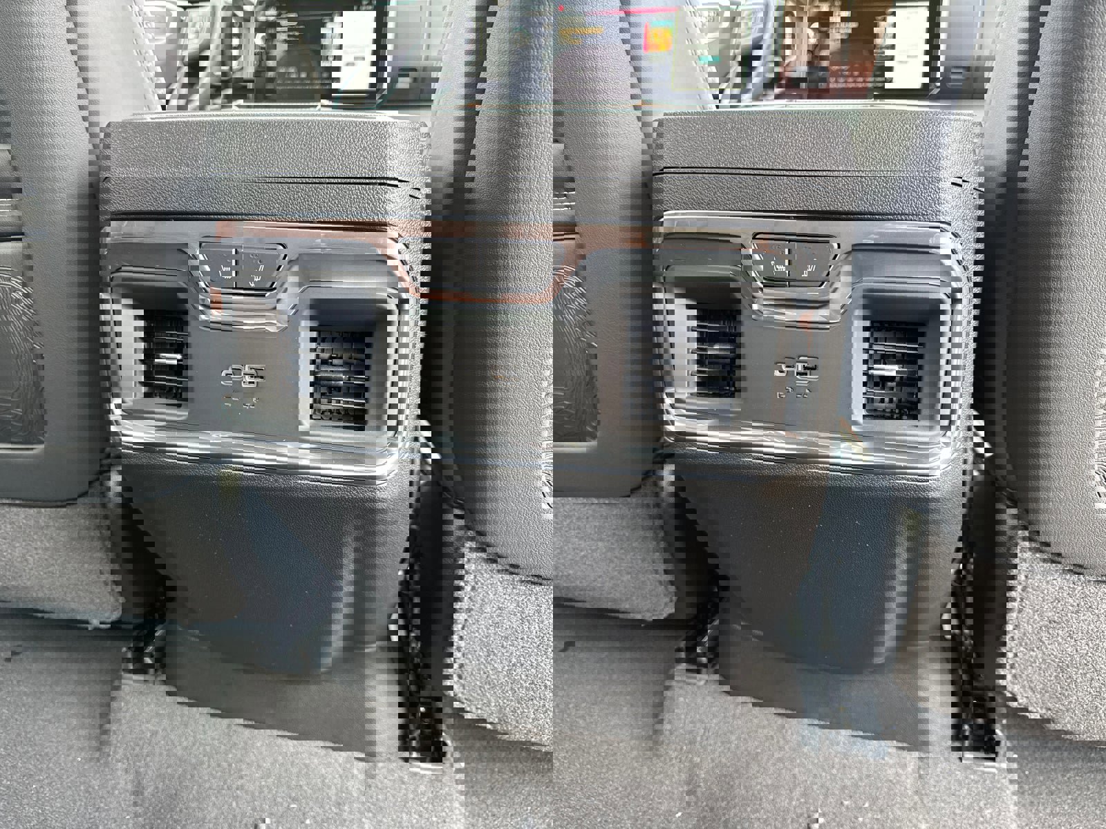 New 2026 GMC Sierra 3500 Denali Ultimate w/ LPO, Black Badging Package image 19