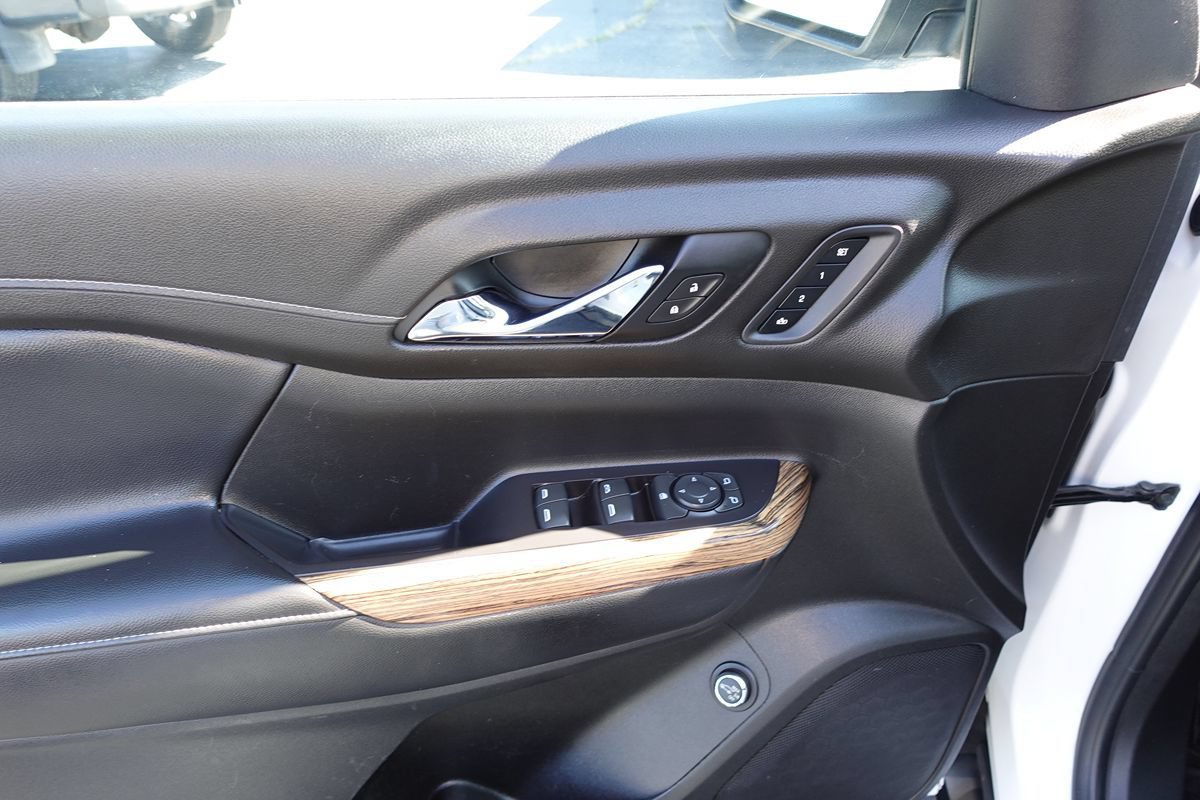 Used 2019 GMC Acadia Denali w/ Technology Package FWD image 17