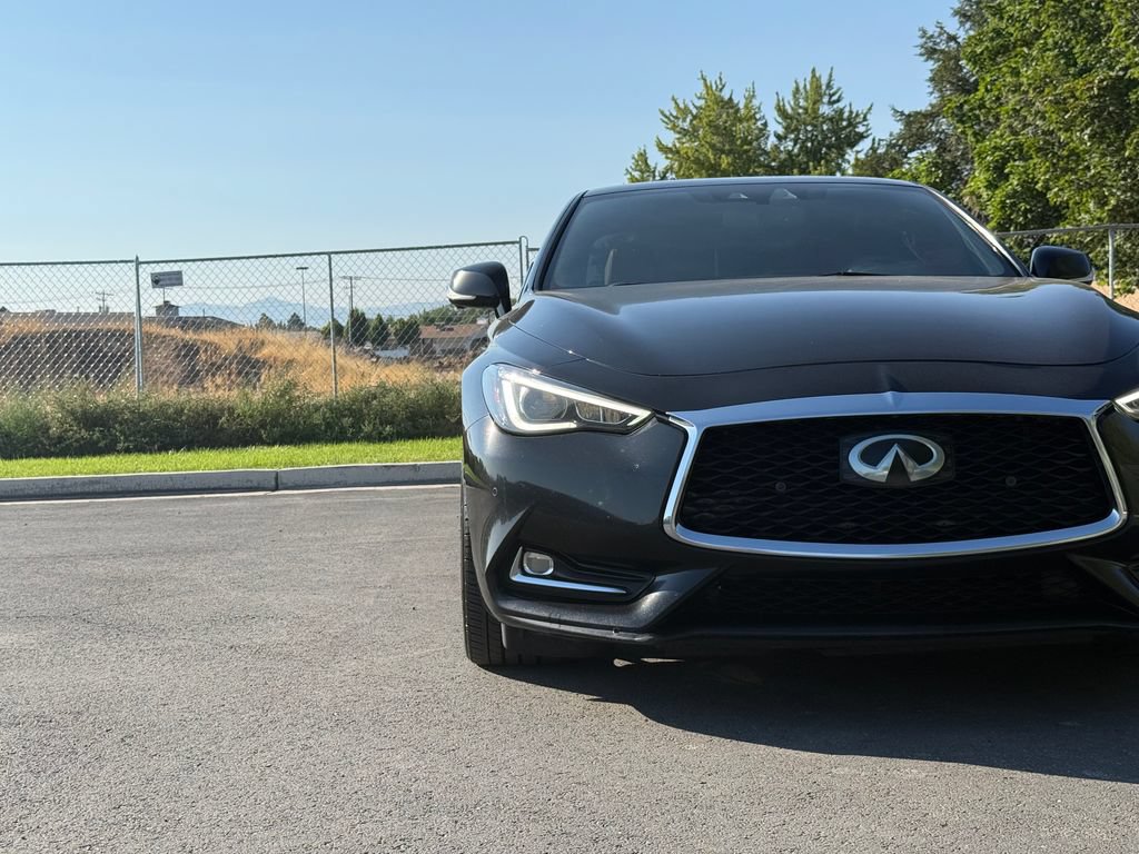 Used 2018 INFINITI Q60 Red Sport 400 AWD/4WD image 4