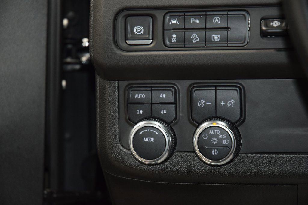 Used 2024 GMC Yukon AT4 w/ Technology Package AWD/4WD image 38