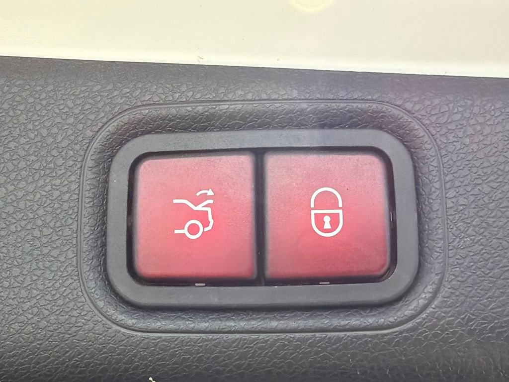 Used 2017 Mercedes-Benz E 300 image 19