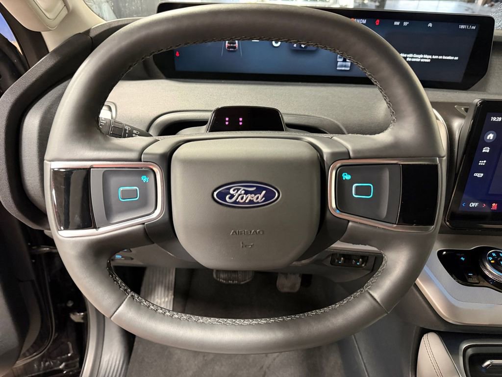 Used 2025 Ford Expedition Active AWD/4WD image 33
