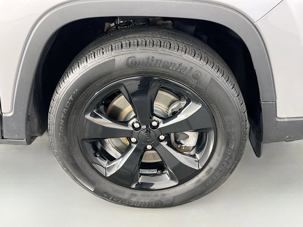 Used 2020 Jeep Cherokee Latitude Plus w/ Cold Weather Group AWD/4WD image 34