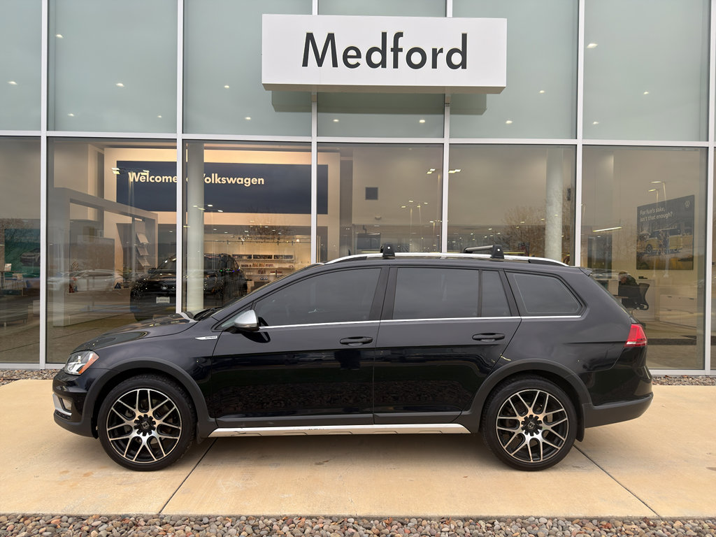 Used 2017 Volkswagen Golf Alltrack SEL image 2