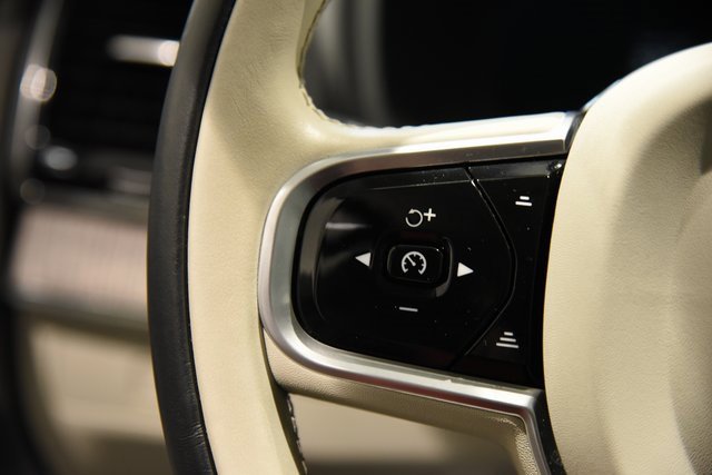 Used 2023 Volvo XC90 T8 Ultimate w/ Lounge Package image 13