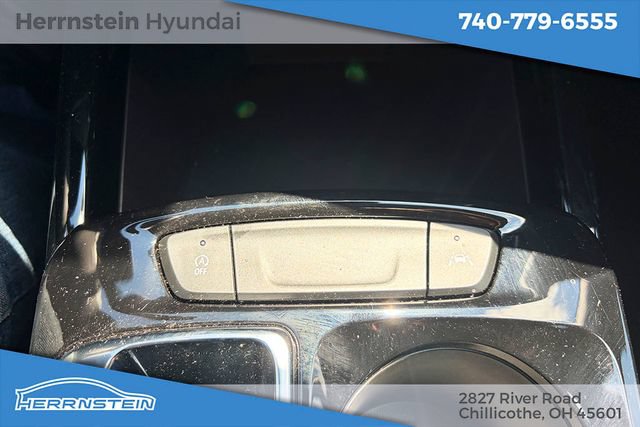 Used 2025 Chevrolet Trax LT FWD image 19